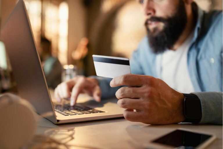 Cartão corporativo pré-pago redefine a forma de acompanhar gastos dos colaboradores Cartão corporativo pré-pago redefine a forma de acompanhar gastos dos colaboradores