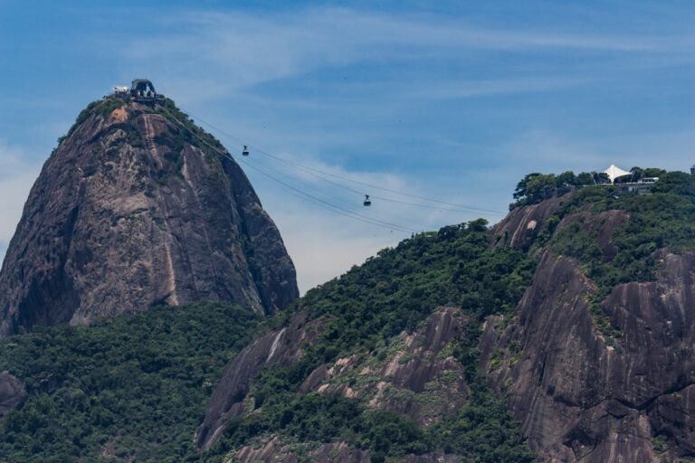 O Rio de Janeiro não é um destino só ele muda dependendo de como você vive a cidade O Rio de Janeiro não é um destino só ele muda dependendo de como você vive a cidade